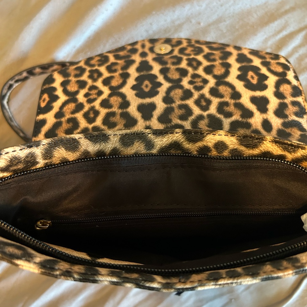Leopard Print Crossbody Bag with Stripe Accent - Picture 5 of 6